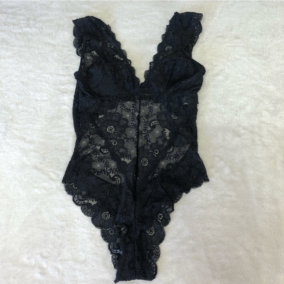 Sophie b. Black Lace Bodysuit Size Medium - Picture 3 of 8